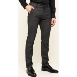 Spodnie materiałowe KARL LAGERFELD Chino with Contrast 255836 592816. Szare jeansy męskie KARL LAGERFELD, m, bez wzorów. W wyprzedaży za 449,00 zł.