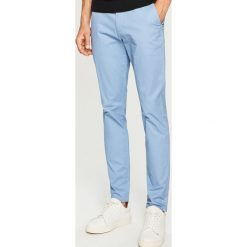 Spodnie chino slim fit - Niebieski. Niebieskie spodnie męskie Reserved, m, bez wzorów. Za 129,99 zł.