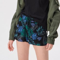 Wzorzyste szorty z wiązaniem - Turkusowy. Niebieskie szorty damskie Sinsay, s, bez wzorów. Za 29,99 zł.