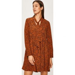 Answear - Sukienka. Czarne sukienki damskie ANSWEAR, na co dzień, s, w kwiaty, z poliesteru, casualowe, bez kołnierzyka, z długim rękawem, długie, mini, rozkloszowane. W wyprzedaży za 79,90 zł.