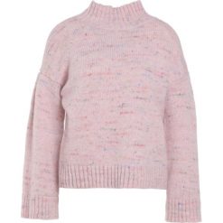 Club Monaco OCALLA Sweter cotton candy. Różowe bluzy damskie marki Club Monaco, bez wzorów, z wełny, bez rękawów, bez kaptura. W wyprzedaży za 419,60 zł.