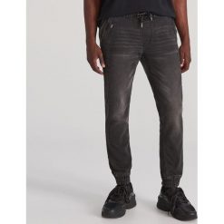 Spodnie jeansowe jogger - Szary. Szare spodnie męskie Reserved, m, bez wzorów, z jeansu. Za 129,99 zł.