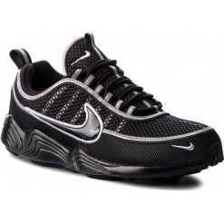 Buty NIKE - Air Zoom Spiridon '16 926955 008 Black/Wolf Grey. Czarne półbuty męskie Nike, na co dzień, bez wzorów, z tworzywa sztucznego, bez zapięcia. W wyprzedaży za 499,00 zł.
