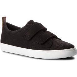Półbuty CLARKS - Glove Daisy 261309844 Black Combi. Czarne półbuty damskie Clarks, na co dzień, bez wzorów, ze skóry ekologicznej, bez obcasa, na płaskiej podeszwie, bez zapięcia. W wyprzedaży za 139,00 zł.