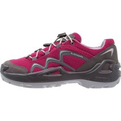 Lowa INNOX GTX JUNIOR Obuwie hikingowe beere/grau. Czerwone buty sportowe damskie Lowa, z tworzywa sztucznego, outdoorowe. Za 389,00 zł.