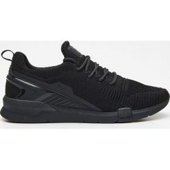 Lekkie buty sportowe Ronin - Czarny. Czarne buty sportowe męskie Cropp, bez zapięcia. Za 189,99 zł.