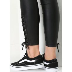 Czarne Tenisówki Geometric. Brązowe tenisówki damskie marki vices, z materiału, ze szpiczastym noskiem, na wysokim obcasie, na obcasie. Za 34,99 zł.