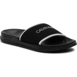 Klapki CALVIN KLEIN - Slide KW0KW00780 001. Czarne klapki damskie Calvin Klein, bez wzorów, z tworzywa sztucznego, bez obcasa. Za 129,00 zł.
