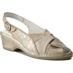 Sandały COMFORTABEL - 710749 Beige 8. Brązowe klapki damskie Comfortabel, bez wzorów, ze skóry, bez obcasa, na obcasie. W wyprzedaży za 189,00 zł.