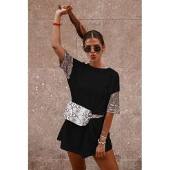 Tunika LEVONA BLACK. Czarne tuniki damskie Tunika LEVONA BLACK, s, bez wzorów, bez kołnierzyka, bez rękawów. W wyprzedaży za 39,00 zł.