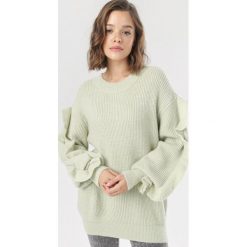 Jasnozielony Sweter Eshiraya. Zielone swetry damskie Born2be, s, bez wzorów, bez rękawów, bez kaptura. Za 139,99 zł.