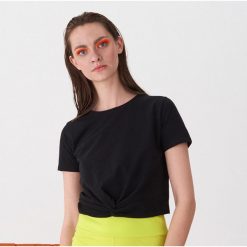 Koszulka z węzłem - Czarny. Czarne koszulki damskie House, s, bez wzorów, bez kołnierzyka, bez rękawów. Za 29,99 zł.