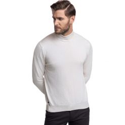 Sweter RUFO SWER000344. Białe swetry męskie Giacomo Conti, m, bez wzorów, z bawełny. Za 229,00 zł.