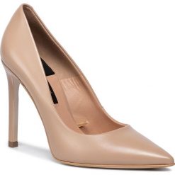 Szpilki GINO ROSSI - DCI567-MIYA Beige. Brązowe półbuty damskie Gino Rossi, bez wzorów, ze skóry, bez obcasa, na obcasie, bez zapięcia. Za 329,99 zł.