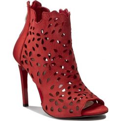 Botki CARINII - B3914 H55-000-000-B40. Czerwone botki damskie skórzane Carinii. W wyprzedaży za 239,00 zł.