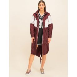 Płaszcz przejściowy Guess Artemis W01L76 WCL40. Czarne płaszcze damskie Guess, xs, z aplikacjami, z elastanu. W wyprzedaży za 669,00 zł.