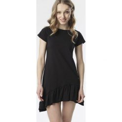 Czarna Tunika Alalirea. Czarne tuniki damskie Born2be, xl, bez wzorów, bez kołnierzyka, bez rękawów. W wyprzedaży za 54,99 zł.