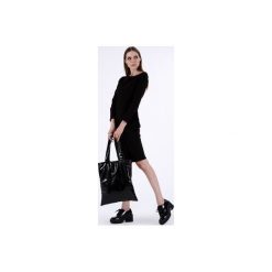 Torba shopper z czarnej, lakierowanej skóry ekologicznej. Czarne torby damskie na zakupy marki Sthorm, bez wzorów, ze skóry ekologicznej, bez dodatków. Za 149,00 zł.