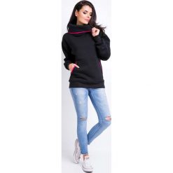 Czarna Bluza Kangurka z Szerokim Golfem. Czarne bluzki damskie marki Molly.pl, s, z dzianiny. Za 89,90 zł.