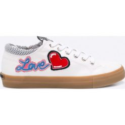 Love Moschino - Tenisówki. Białe trampki i tenisówki damskie Love Moschino, bez wzorów, ze skóry, na sznurówki. W wyprzedaży za 319,90 zł.