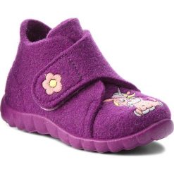 Kapcie SUPERFIT - 3-00290-90 Lila. Fioletowe sandały dziewczęce Superfit, z tworzywa sztucznego, bez zapięcia. Za 129,00 zł.