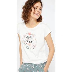 Etam - T-shirt piżamowy Jomana. Białe piżamy damskie Etam, s, z nadrukiem, z bawełny, bez rękawów. W wyprzedaży za 59,90 zł.