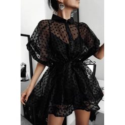 Sukienka MIRDA. Czarne sukienki damskie IVET, na co dzień, bez wzorów, z tiulu, eleganckie, bez kołnierzyka, z krótkim rękawem, krótkie, mini. W wyprzedaży za 109,00 zł.