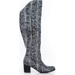 Kozaki za kolano - skóra naturalna - model 189 - kolor czarny wąż. Czarne kozaki damskie Zapato, ze skóry, za kolano, bez obcasa, bez zapięcia. Za 499,00 zł.