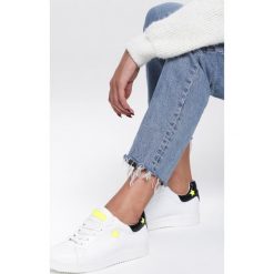 Biało-Limonkowe Sneakersy Missing You. Białe buty sportowe damskie Renee, bez wzorów, sportowe. Za 49,99 zł.