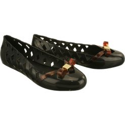 MELISSA 31752 PRAIA AD black, baleriny czółenka damskie. Czarne baleriny damskie Melissa, z aplikacjami, z materiału, bez obcasa. Za 284,99 zł.