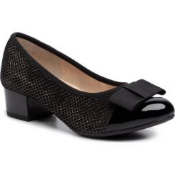 Półbuty CAPRICE - 9-22345-24 Black Comba 019. Czarne półbuty damskie Caprice, z aplikacjami, z zamszu, eleganckie, bez obcasa, na obcasie, bez zapięcia. Za 269,90 zł.