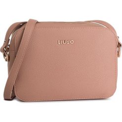 Torebka LIU JO - S Crossbody A69092 E0031 Cannella 71230. Różowe listonoszki damskie Liu Jo, bez wzorów, ze skóry ekologicznej, wizytowe, bez dodatków. W wyprzedaży za 279,00 zł.