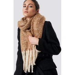 Trendyol Szalik oversize - Beige. Brązowe szaliki damskie Trendyol, z dzianiny. Za 80,95 zł.