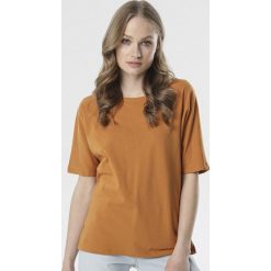 Camelowy T-shirtDelofer. Brązowe bluzki damskie Born2be, xl, z aplikacjami, z dzianiny, z okrągłym kołnierzem, z krótkim rękawem. Za 39,99 zł.