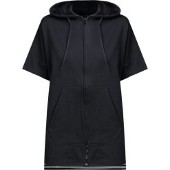 Bluza Y-3. Czarne bluzy damskie Y-3, w paski, z dzianiny, z krótkim rękawem, krótkie. W wyprzedaży za 924,00 zł.