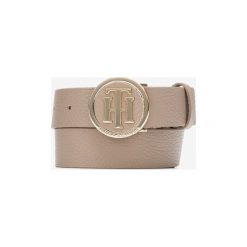 Tommy Hilfiger Pasek Beżowy. Brązowe paski damskie TOMMY HILFIGER, w paski, ze skóry. Za 290,95 zł.