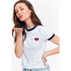 T-shirty damskie: T-SHIRT DAMSKI Z HAFTEM