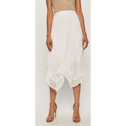 Marciano Guess - Spódnica. Białe spódniczki damskie MARCIANO GUESS, na co dzień, z aplikacjami, z poliesteru, casualowe, midi, asymetryczne. W wyprzedaży za 739,90 zł.