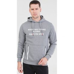 Szara Bluza Berinorin. Szare bluzy męskie Born2be, xl, bez wzorów, bez kołnierzyka, bez rękawów, bez kaptura. Za 79,99 zł.