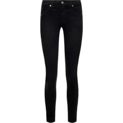 Jeansy Slim Fit Calvin Klein Jeans J20J212538. Czarne jeansy damskie Calvin Klein Jeans. W wyprzedaży za 229,00 zł.
