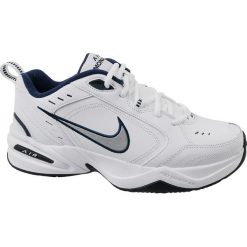Nike Monarch IV 415445-102. Białe buty sportowe męskie marki Nike, ze skóry. W wyprzedaży za 199,99 zł.
