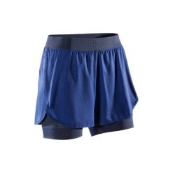 Spodenki fitness kardio damskie 900. Niebieskie szorty damskie marki DOMYOS, z elastanu. W wyprzedaży za 44,99 zł.