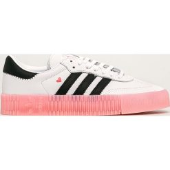 Adidas Originals - Buty skórzane Sambarose. Białe buty sportowe damskie adidas Originals, bez wzorów, ze skóry, sportowe. W wyprzedaży za 349,90 zł.