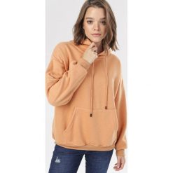Beżowa Bluza Nesserris. Brązowe bluzy damskie Born2be, s, bez wzorów, bez rękawów, z kapturem. Za 89,99 zł.