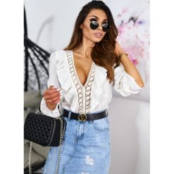 Zjawiskowa Bluzka Deja Vu Kolor Biel OneSize. Czarne bluzki damskie LIGARI, uniwersalny, w paski, z elastanu, bez kołnierzyka, bez rękawów. Za 99,00 zł.
