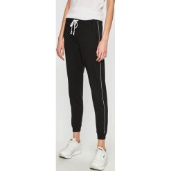 Tally Weijl - Spodnie. Czerwone spodnie damskie TALLY WEIJL, bez wzorów, z bawełny, casualowe. W wyprzedaży za 49,90 zł.