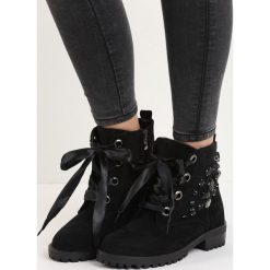 Czarne Botki Autumn Beauty. Czarne botki damskie na obcasie marki Born2be, z okrągłym noskiem, na zamek. Za 109,99 zł.