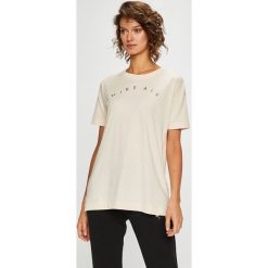 Nike Sportswear - Top. Szare topy damskie Nike Sportswear, l, z nadrukiem, z bawełny, z okrągłym kołnierzem. W wyprzedaży za 119,90 zł.