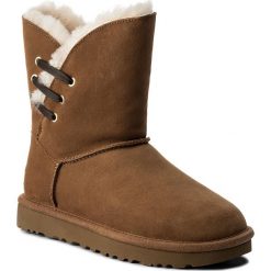 Buty UGG - W Constantine 1018629 W/Che. Brązowe kowbojki damskie Ugg, ze skóry. W wyprzedaży za 509,00 zł.