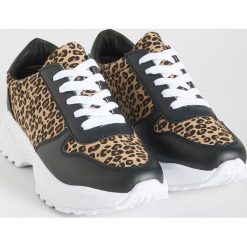 Sportowe buty w panterkę - Wielobarwn. Szare buty sportowe damskie Sinsay, bez wzorów, sportowe. Za 99,99 zł.